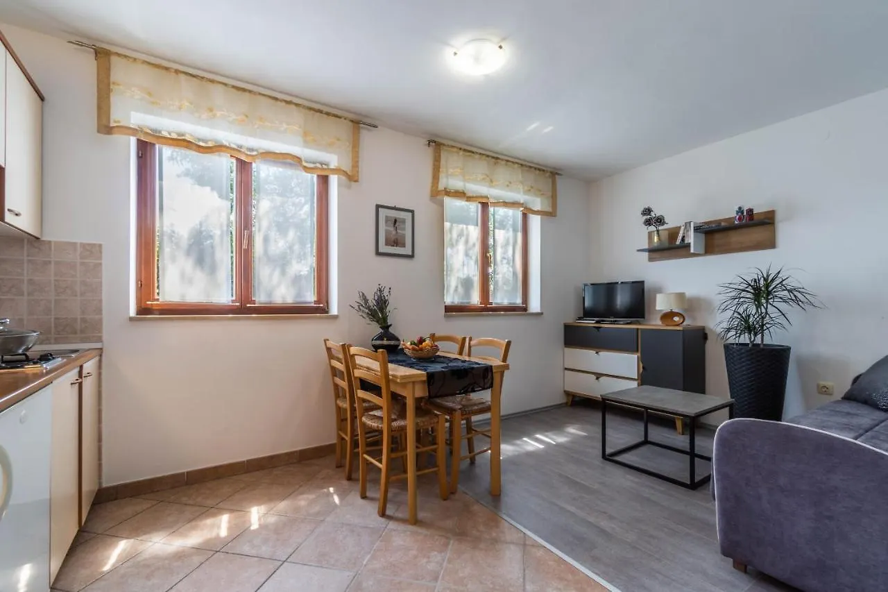 Apartments Krnica 1510 Kroatien